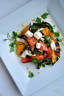 sałatka z papryką i fetą