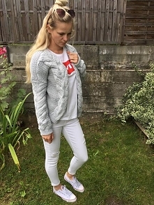 Wysokiej jakości swetry włoskie nie mechaca się można prać w pralce dostępne inne kolory rozmiar uniwersalny  cena 99 pln +koszt dostawy kontakt : 503063614 pavo165@wp.pl