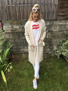 Wysokiej jakości swetry włoskie nie mechaca się można prać w pralce dostępne inne kolory rozmiar uniwersalny cena 99 pln +koszt dostawy kontakt : 503063614 pavo165@wp.pl