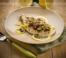 Pieczona żabnica pachnąca cytryną