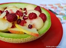 Melon z owocami