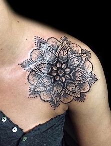 mandala na obojczyku