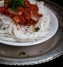 Makaron ryżowym z tuńczykie...