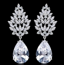 LUKSUSOWE KOLCZYKI 4Tempora Original
Wysokiej jakości biżuteria ślubna i wieczorowa wykonana z trwale platerowanego 18 karatowym białym złotem oraz rodowanego stopu jubilerskieg...