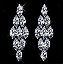 LUKSUSOWE KOLCZYKI 4Tempora Original
Wysokiej jakości biżuteria ślubna i wieczorowa wykonana z trwale platerowanego 18 karatowym białym złotem oraz rodowanego stopu jubilerskieg...