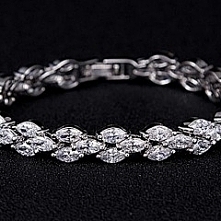 LUKSUSOWA BRANSOLETKA 4Tempora Original
Wysokiej jakości biżuteria ślubna i wieczorowa wykonana z trwale platerowanego 18 karatowym białym złotem oraz rodowanego stopu jubilersk...