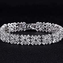 LUKSUSOWA BRANSOLETKA 4Tempora Original
Wysokiej jakości biżuteria ślubna i wieczorowa wykonana z trwale platerowanego 18 karatowym białym złotem oraz rodowanego stopu jubilersk...