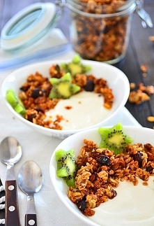 Domowa granola z suszonymi owocami