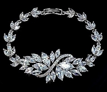 LUKSUSOWA BRANSOLETKA 4Tempora Original
Wysokiej jakości biżuteria ślubna i wieczorowa wykonana z trwale platerowanego 18 karatowym białym złotem oraz rodowanego stopu jubilersk...