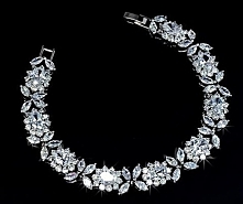 LUKSUSOWA BRANSOLETKA 4Tempora Original
Wysokiej jakości biżuteria ślubna i wieczorowa wykonana z trwale platerowanego 18 karatowym białym złotem oraz rodowanego stopu jubilersk...