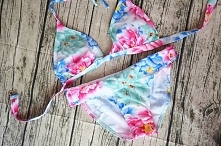 Strój w kwiatki.Link na blogu.