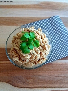 Pasta kanapkowa z tuńczyka i ciecierzycy 

 - puszkę ciecierzycy (400 g, po odsączeniu 240 g)
- puszkę tuńczyka w sosie własnym (170 g, po odsączeniu 120 g)
- 1-2 łyżki majonezu...