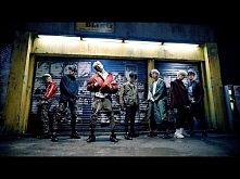 iKON jest to koreański zespół muzyczny posiadający 7 członków.
B.I(lider i raper)(brał udział w programie "Show Me the Money 3")
Bobby(raper)(wygrał w programie "...