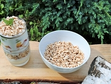 Jogurt z ekspandowanym zbożem i owocami - idealny na śniadanie