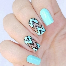 nails