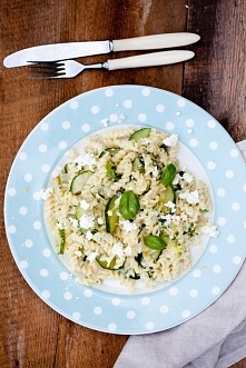 MAKARON Z CUKINIĄ I RICOTTĄ