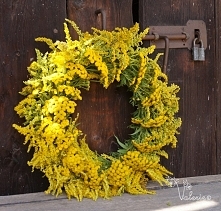 Wianek z polnych kwiatow