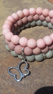 Komplet bransoletek ręcznie...