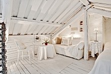 Taki bielutki salonik na poddaszu