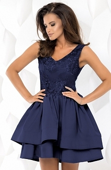 Bicotone 2118-01 sukienka granatowa Zjawiskowa sukienka, o rozkloszowanym fasonie, góra dopasowana pokryta piękną kwiatową koronką