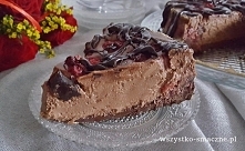 SKŁADNIKI:

Ciasto:

160 g mąki pszennej

1 płaska łyżeczka proszku do pieczenia

50 g cukru pudru

4 lekko czubate łyżki kakao

50 g masła

2 jajka

1 szklanka wiśni wypestkowa...