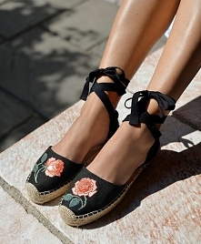 Espadryle stworzone przez Soludos na 125 rocznicę istnienia Vogue