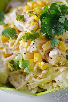 Sałatka z kurczakiem i ananasem