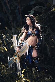 „Powiadają, że pustynia to okrutna pani. Podoba mi się to.” Sivir