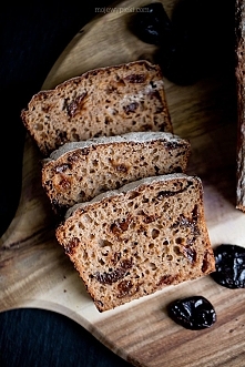 CHLEB ŻYTNI Z SUSZONĄ ŚLIWK...