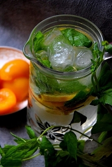 Najlepsza lemoniada brzoskwiniowa. Przepis po kliknięciu w zdjęcie.