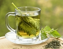 Pokrzywa jako wzmacniacz organizmu i pomocnik w walce z trądzikiem.