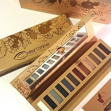 paletka zdrowych 12 cieni Couleur Caramel idealna na makijażowe eksperymenty