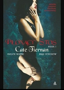 Tom 1 cyklu " Płonący Stos " księga 1. Ja jestem nią ona jest mną, jesteśmy czarownicami. Dlaczego zostaliśmy rozdzielone? Dlaczego teraz się spotkałyśmy? I dlaczego o...