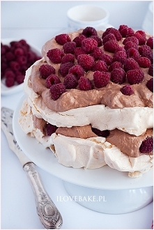 Tort bezowy z kremem czekoladowym