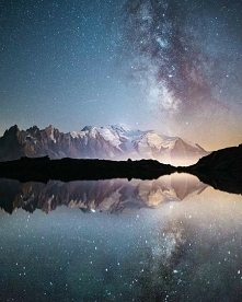 Gwiaździsta noc nad jeziorem