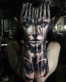 twarz tatuaże na ręce