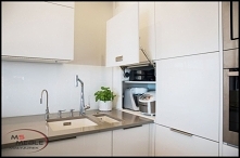 Piekna biała kuchnia z systemami BLUM i HODER