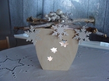 Osłonka świąteczna w z dekoracją w bieli.