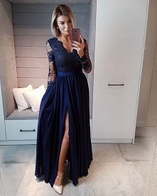 Mam na sprzedaż podobną sukienkę na zdjęciu, jak nowa :) Zainteresowanych proszę o komentarze, napiszę prywatnie. Sukienka w bardzo dobrym stanie! :)