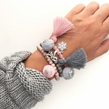 Zestaw bransoletek, cena po...