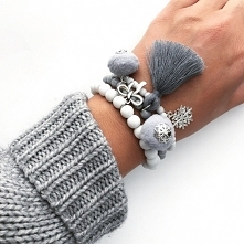 Zestaw bransoletek, cena po...