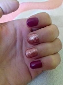 Po długich naturalnych i juz słabych paznokciach czas na ścięcie do zera. Krótkie tez mogą wyglądać pięknie, w takim razie czas na jesienne kolorki :)