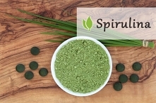 Spirulina w proszku wchłania się lepiej niż w tabletkach