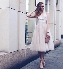 Tiulowa sukienka Chi Chi Lo...