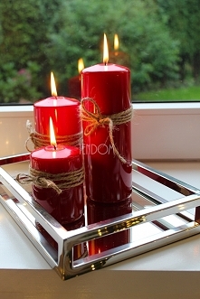 świece na tacy srebrzysto-lustrzanej od tendom
