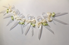 Wykonuję kotyliony w przeróżnych wzorach i kolorach :) 
Jeżeli jesteś zainteresowany/a takimi (bądź w innej kolorystyce i w różnej ilości) kotylionami zapraszam do kontaktu e-ma...