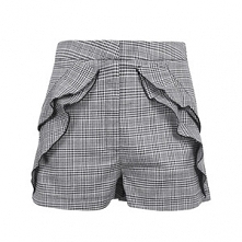 Eleganckie krótkie spodenki z wysokim stanem i falbaną. Kliknij w zdjęcie i zobacz, gdzie kupić ;)