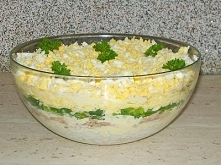 Sałatka warstwowa z tuńczykiem