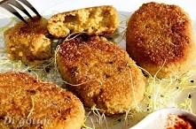 Kotlety z kaszy jaglanej ze smażoną cebulą i nutą paprykowo-curry