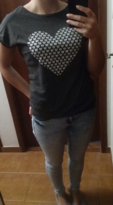 Bluzka na krótki rękaw.